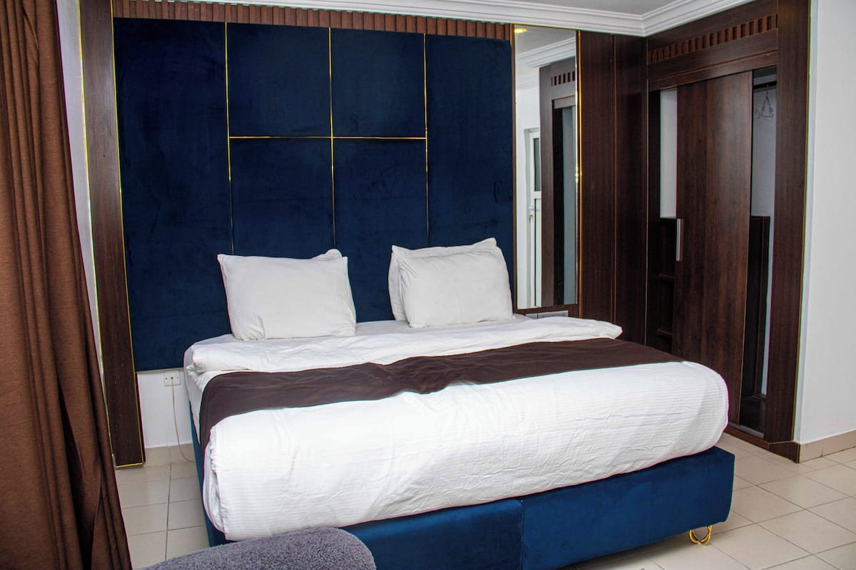 Desk, laptop workspace, free WiFi, bed sheets