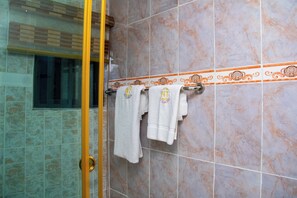 Comfort-Doppelzimmer | Badezimmer