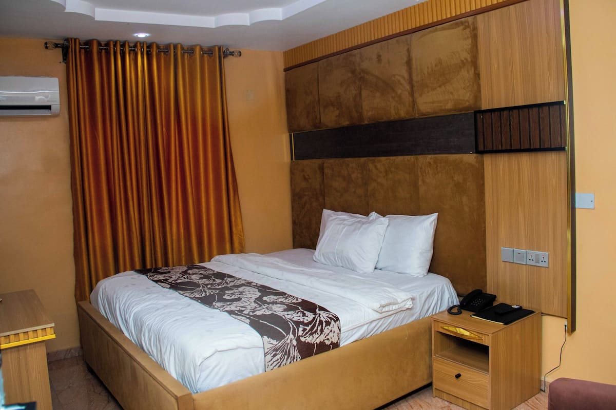 Deluxe Double Room | Desk, laptop workspace, free WiFi, bed sheets