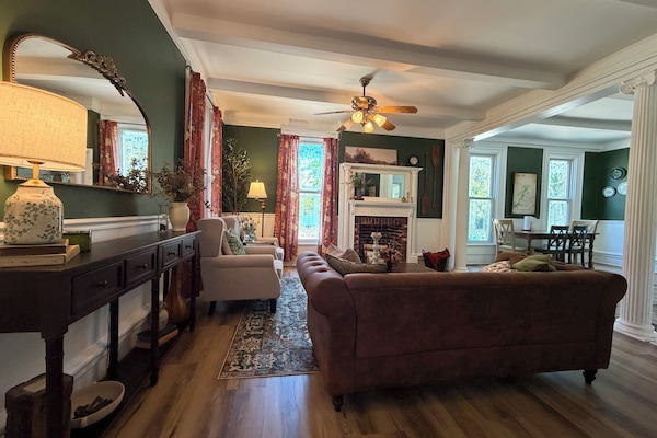 Parlor / Dining