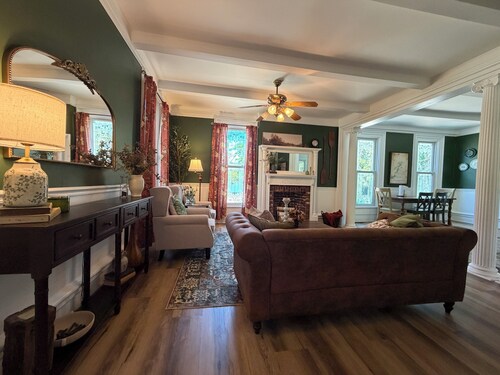 Historic Home on the shore of the Holloway Reservoir w/ private boat dock