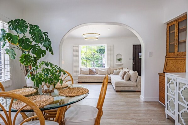 Dining - Renovated 3BR Santa Monica Home | Sleeps 6 (Santa Monica)
