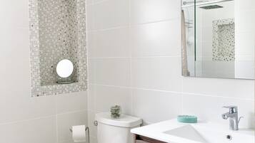Dusche, Handtücher, Toilettenpapier