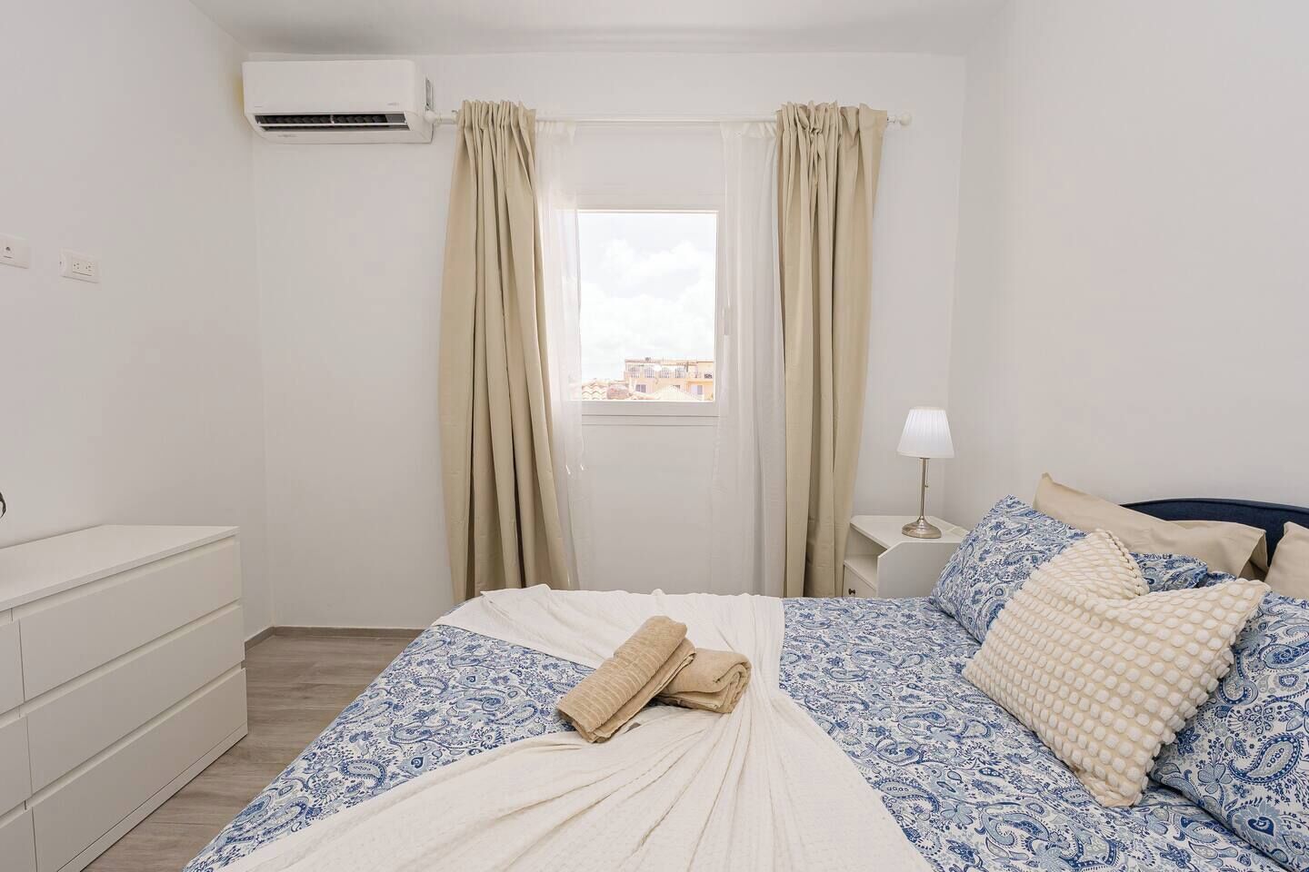 Desk, iron/ironing board, travel cot, WiFi