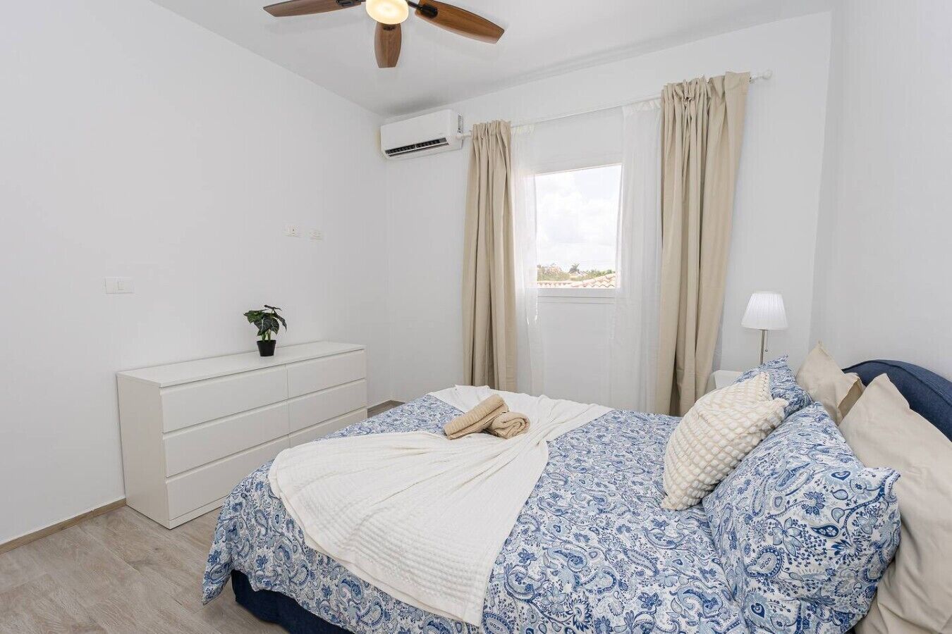 Desk, iron/ironing board, travel crib, WiFi