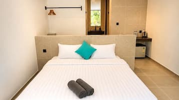 Deluxe Double Room, Garden View | Desk, laptop workspace, free WiFi
