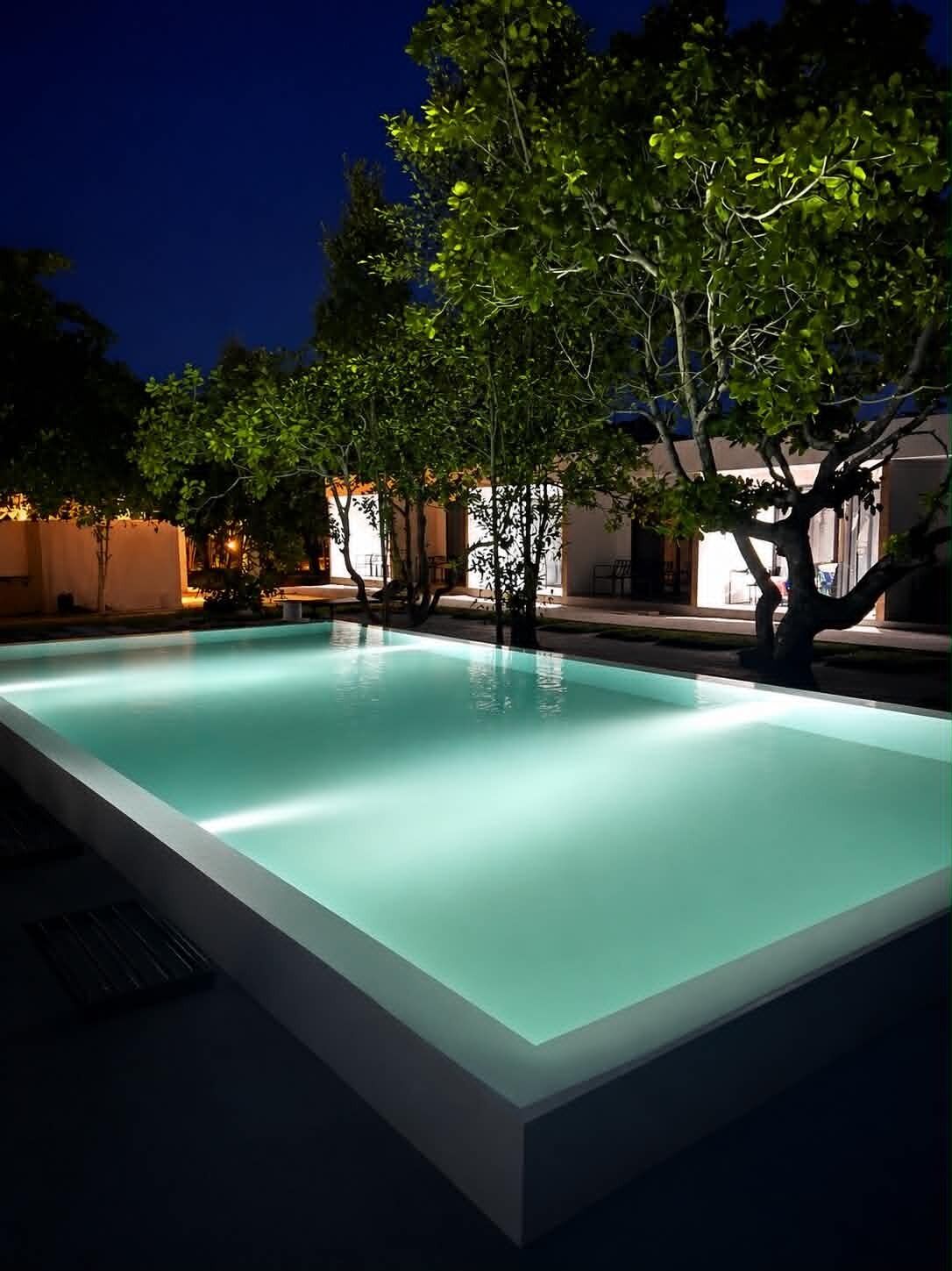 10 outdoor pools