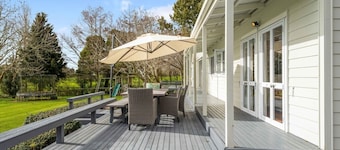 Bergenhus Oasis | Trampoline, Playhouse & BBQ