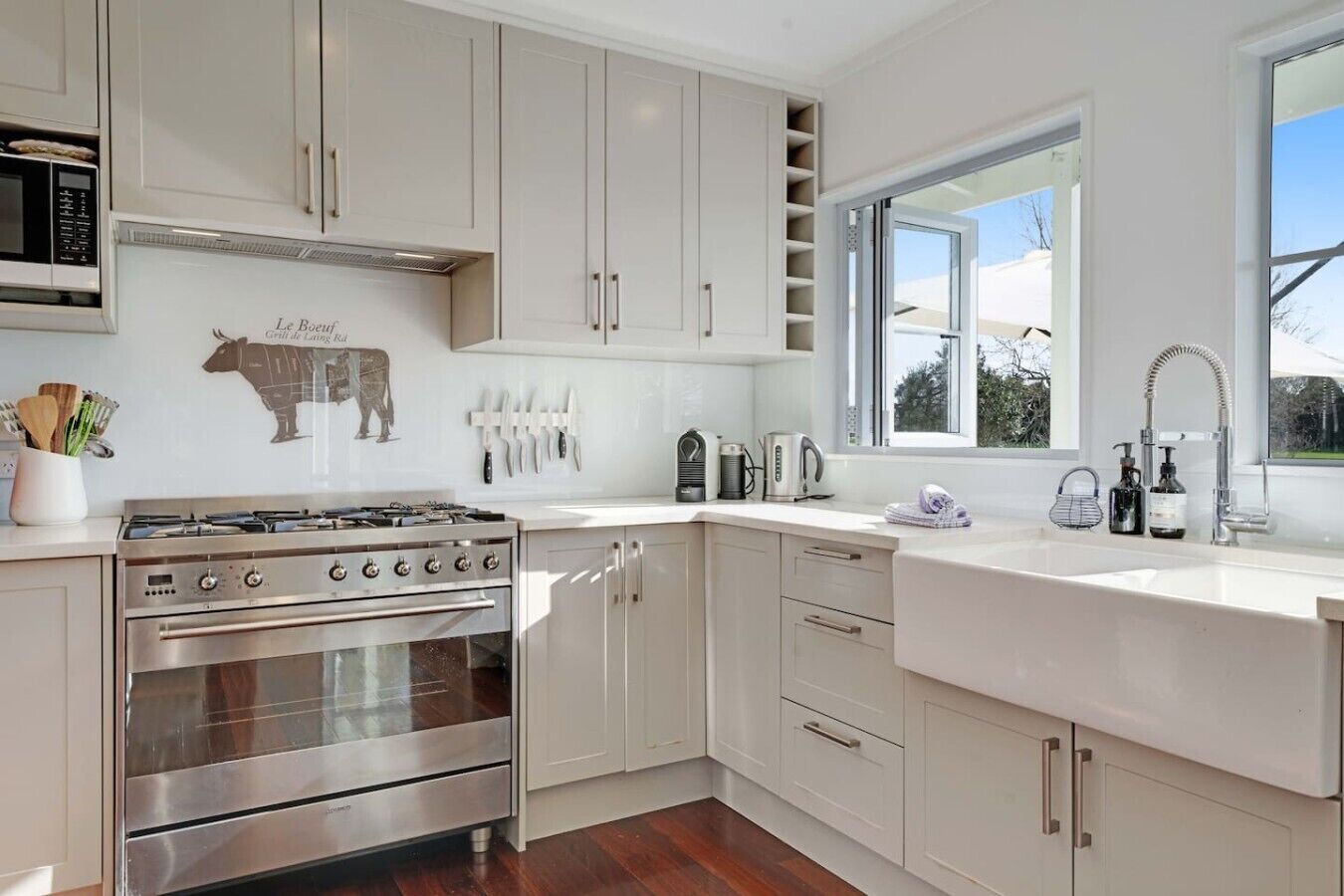 Coffee/tea maker, fridge, microwave, oven