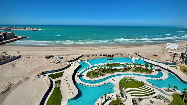 A resort with a large pool, beachfront, and ocean views. - Cozy Oceanfront 1BR Studio Sonoran Star (Puerto Peñasco)