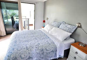 Iron/ironing board, Internet, bed sheets - Sunshine Retreat - Sky Suite (Bli Bli)