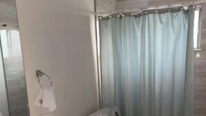 A bathroom with a sink, mirror, and toilet. - Charming 2-bedroom apartment with AC in sunny Clearwater (Clearwater)