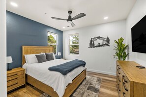 Room - Cozy Flagstaff Retreat with Hot Tub, Fire Pit, & Putting Green! (Flagstaff)