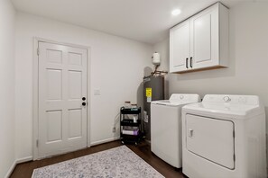 Interior - Fully Renovated 4 Bed/3 Bath Home - Walk to Stadium & Downtown (Tuscaloosa)