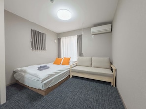 Desk, WiFi, bed sheets - Triphome Oshiage station and Tokyo Skytree (Sumida City)