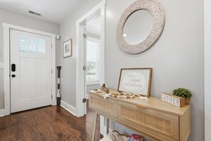 Interior - Coastal Wilmington Retreat near Cargo District, Riverwalk, Beaches, UNCW & CFCC (Wilmington)
