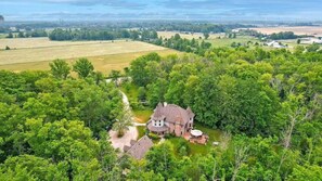 Exterior - Evergreen Cottage | 58-Acre Farm Retreat w Pond (Welland)
