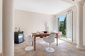 Dining - Villa Harmonie - Welkeys (Villeneuve-Loubet)