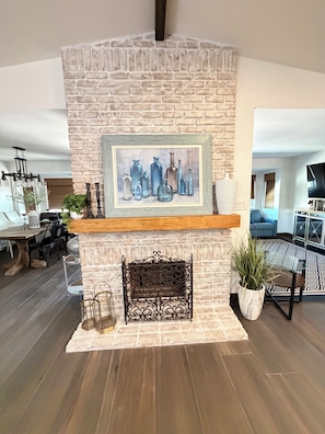 Interior - Gorgeous 4-bedroom house that melts your stress away. (Helendale)