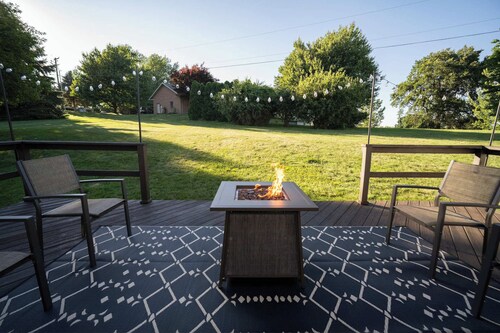 Spacious 4-BR Retreat in Ohio's Mini Switzerland