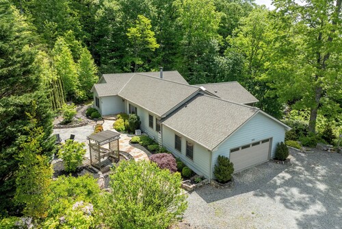 Serenity at Sandy Lane: Mountain View Retreat with 3 Bedrooms, Outdoor Fire Pit, & Screened Porch