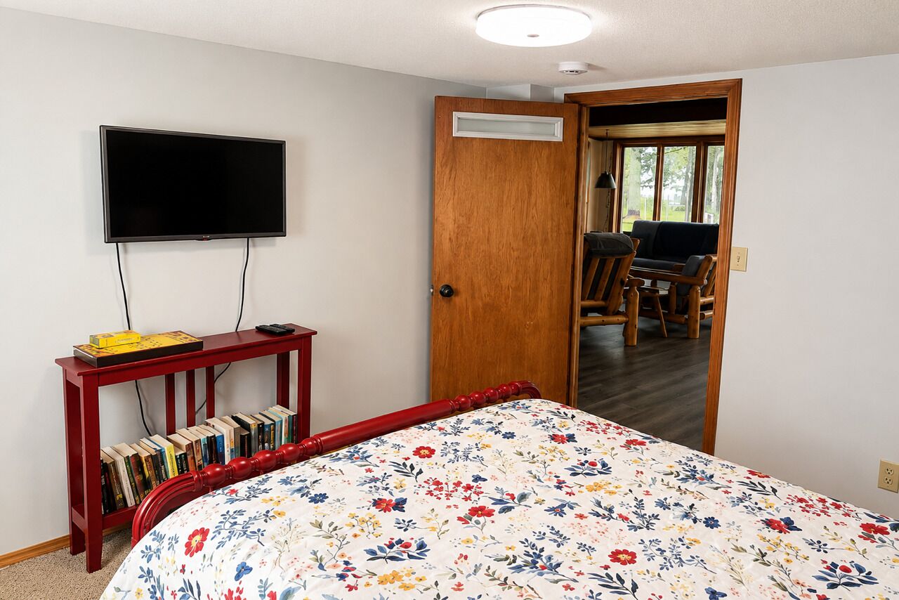 3 bedrooms, iron/ironing board, travel crib, WiFi (free)