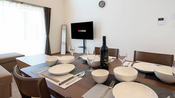 Basic House, 2 Bedrooms, City View | Dining