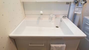 Basic House, 2 Bedrooms, City View | Bathroom