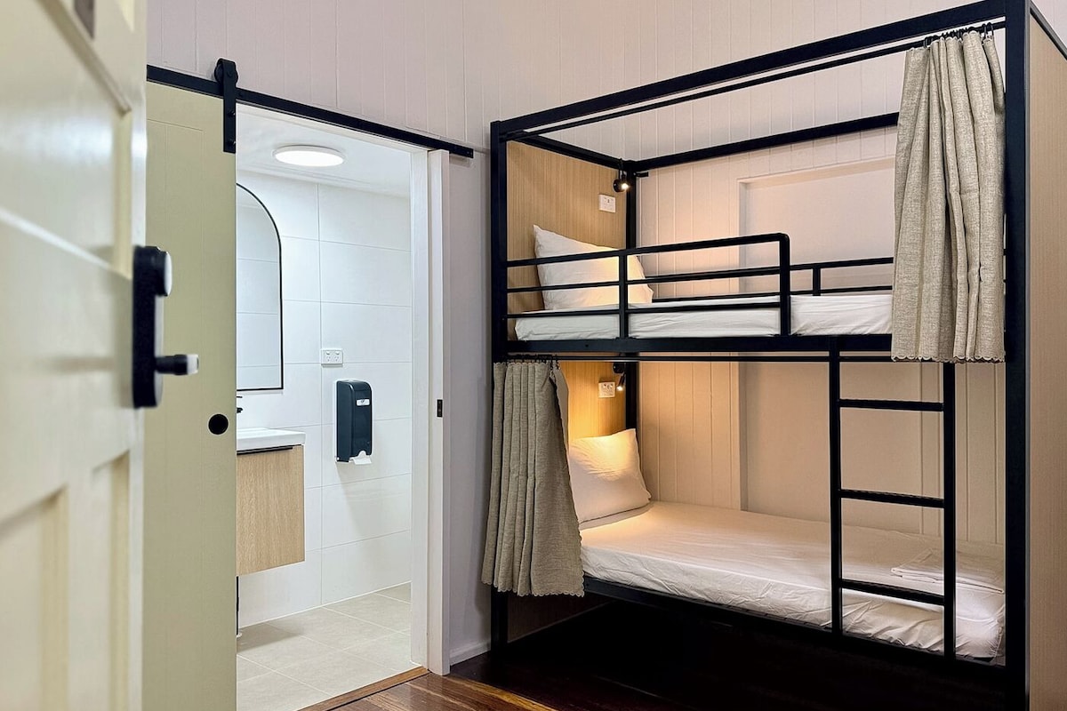 Bunk Bed in 6-Bed Female Dormitory Room (Age 18-35 Only)