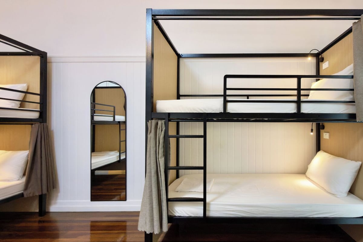 Bunk Bed in 6-Bed Mixed Dormitory Room (Age 18-35 Only)