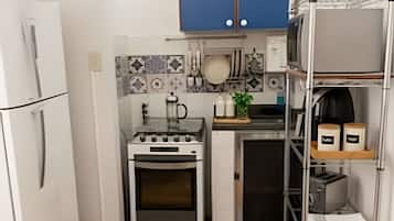 Apartamento básico | Cozinha privada | Cafeteira/chaleira, geladeira, micro-ondas, fogão