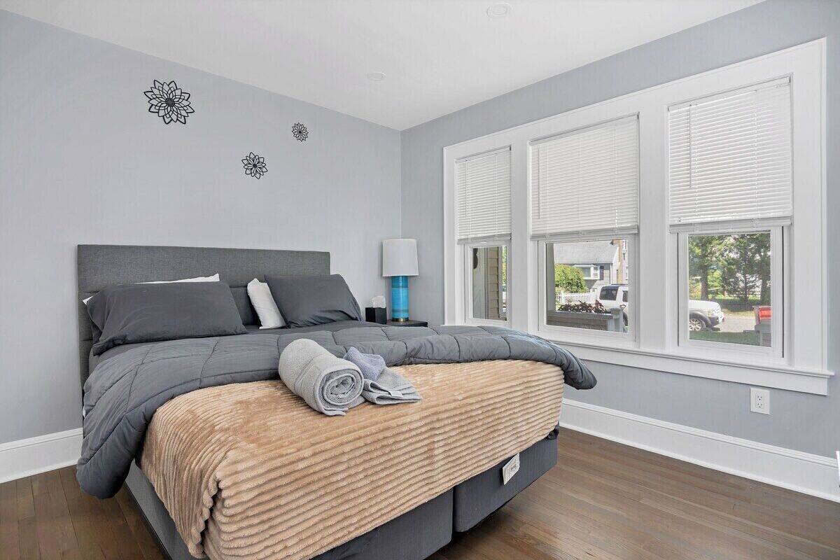 Suite (Lower Level) | Tabla de planchar con plancha y wifi gratis 