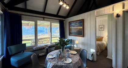 Lakefront Retreat: Hot Tub, Pool, Free Parking