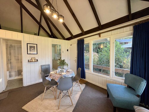 Lakefront Aculeo: Fast Wifi, Pool & Wood Hot Tub