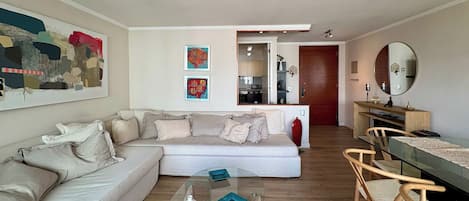 Televisión, estéreo y oficina