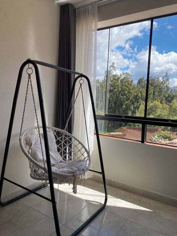 Interior - FULL-SIZE SUNROOM WITH PANORAMIC VIEWS AND A BATHTUB (Moccopata)