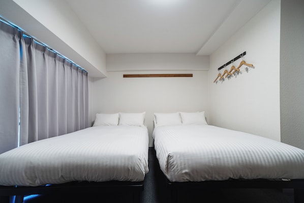 Quarto duplo standard | Edredons de pluma, escrivaninha, Wi-Fi de cortesia, roupa de cama
