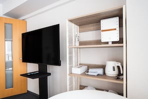 Quarto duplo standard | Edredons de pluma, escrivaninha, Wi-Fi de cortesia, roupa de cama