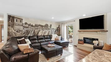 Smart TV, fireplace