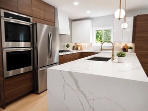Fridge, microwave, oven, stovetop - Dream Kosher Getaway  in Baltimore Modern Luxury • Sleeps 8 (Baltimore)