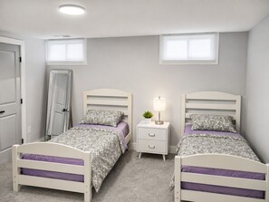 4 bedrooms, desk, iron/ironing board, travel cot - Dream Kosher Getaway  in Baltimore Modern Luxury • Sleeps 8 (Baltimore)