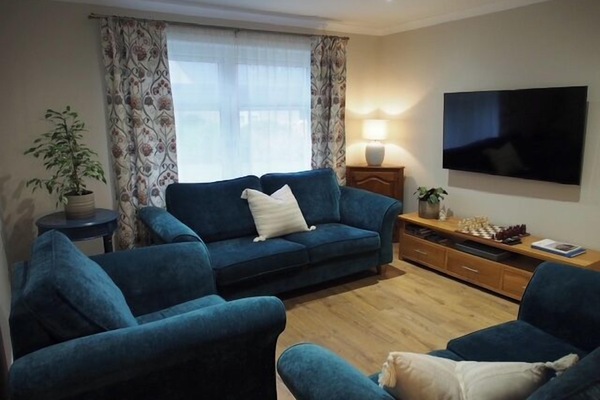 Cosy Living room with Wifi, Smart TV, board games, books and maps.