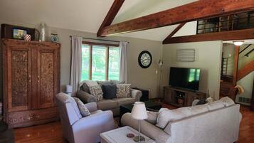 Smart TV, fireplace, computer monitors