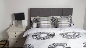 Iron/ironing board, WiFi, bed sheets