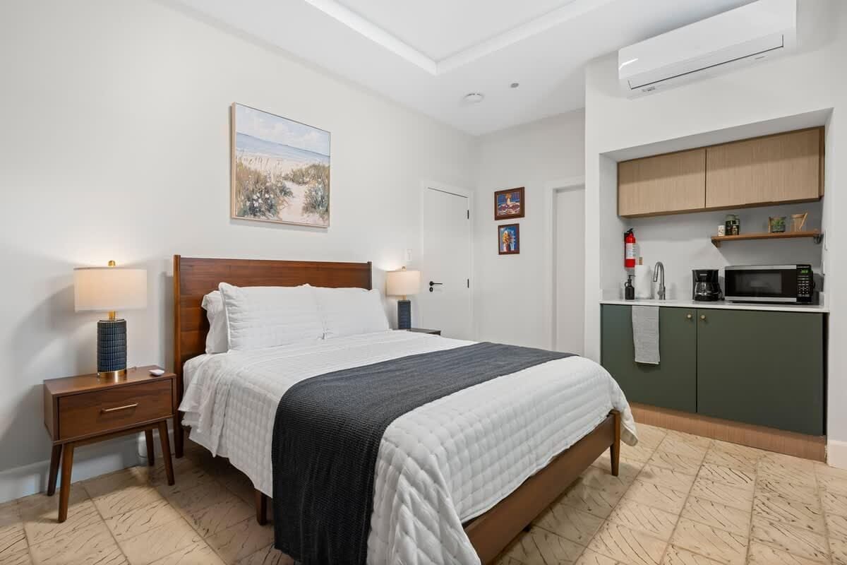 Estudio Confort, 1 cama Queen size, cocineta | Decoración personalizada y muebles diferentes 