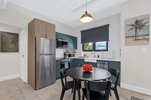 Departamento superior, 2 habitaciones, cocina | Comedor