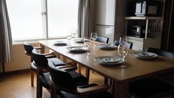 Basic House, 3 Bedrooms, City View | Dining