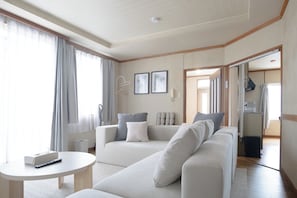 Basic House, 3 Bedrooms, City View | Living area - Niseko Homey Home (Kutchan-cho)