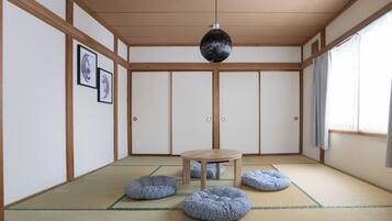 Basic House, 3 Bedrooms, City View | Interior