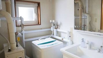 Basic House, 3 Bedrooms, City View | Bathroom